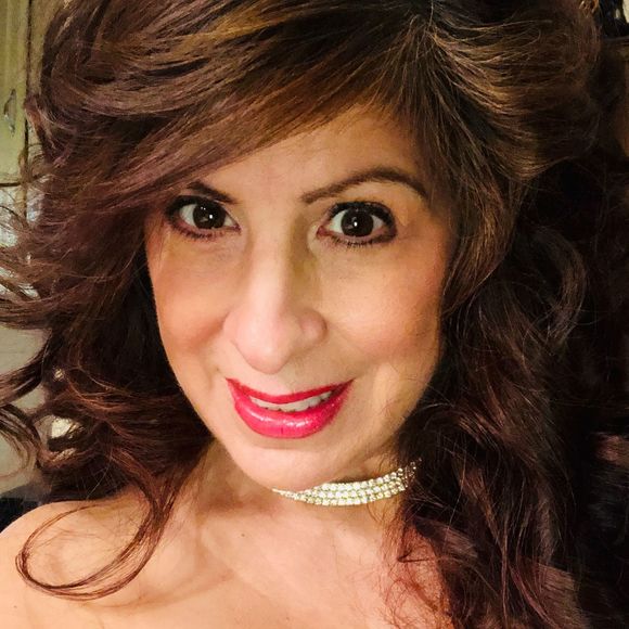 Meet your Posher, Laura - Picture 1 of 7